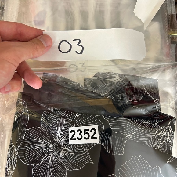 NWT Loft Size L Black and White Floral Sleeveless Romper Summer Vacation - Picture 11 of 11